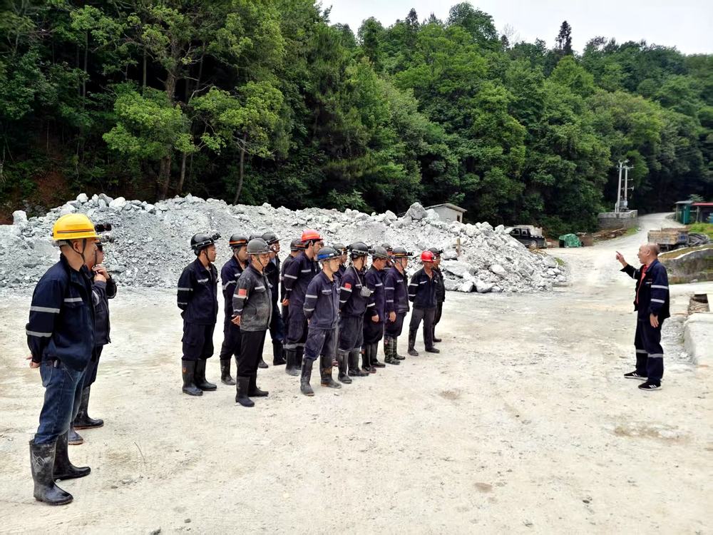 闽丰矿业矿区班前安全教育